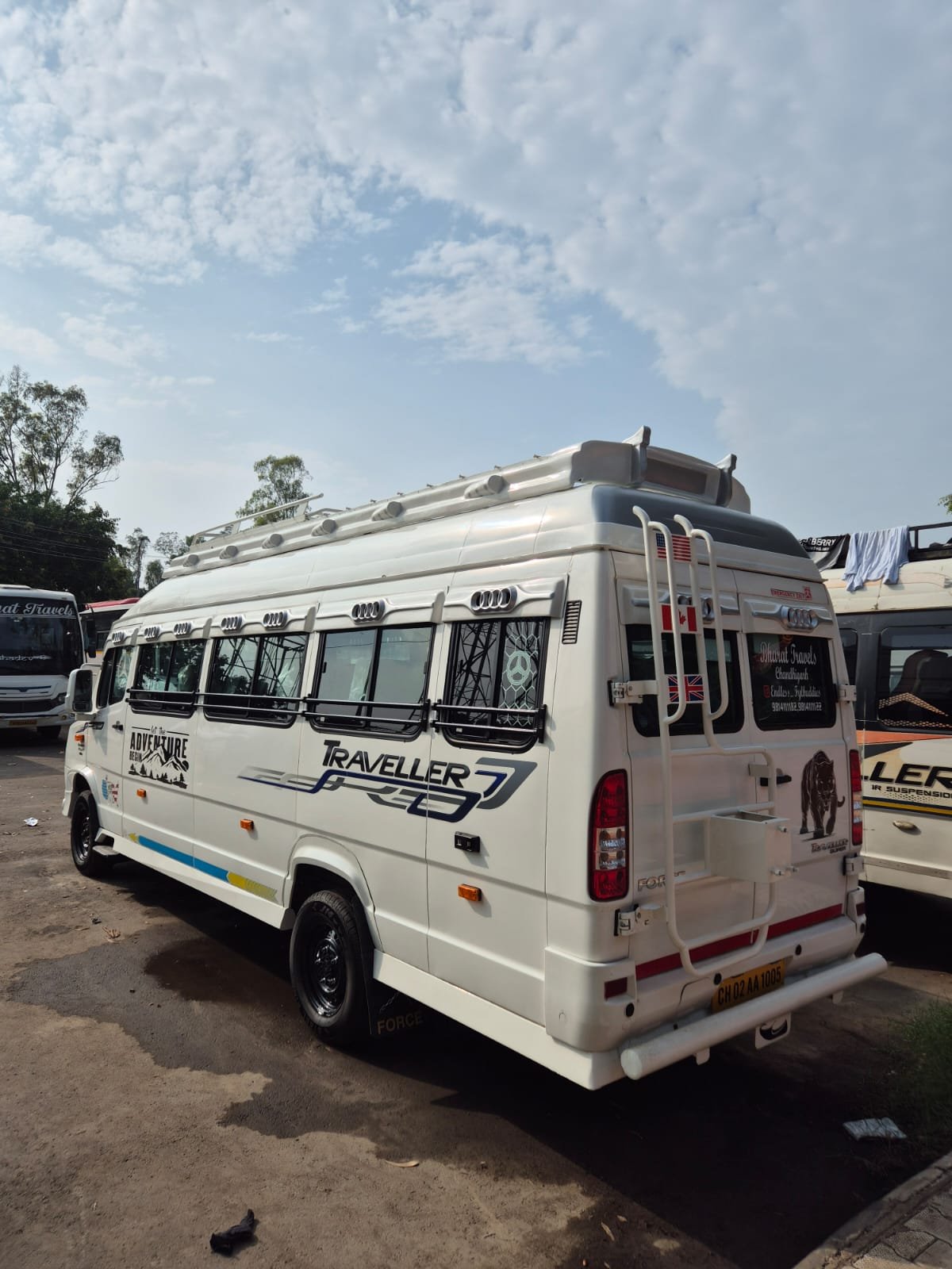 14 Seater Tempo Traveller