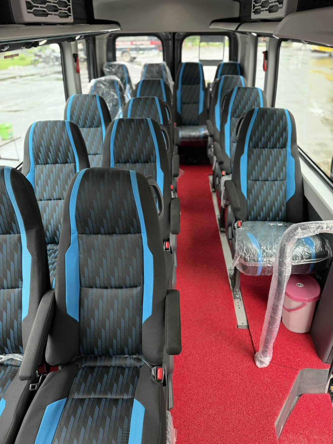 Urbania Tempo Traveller photo 2