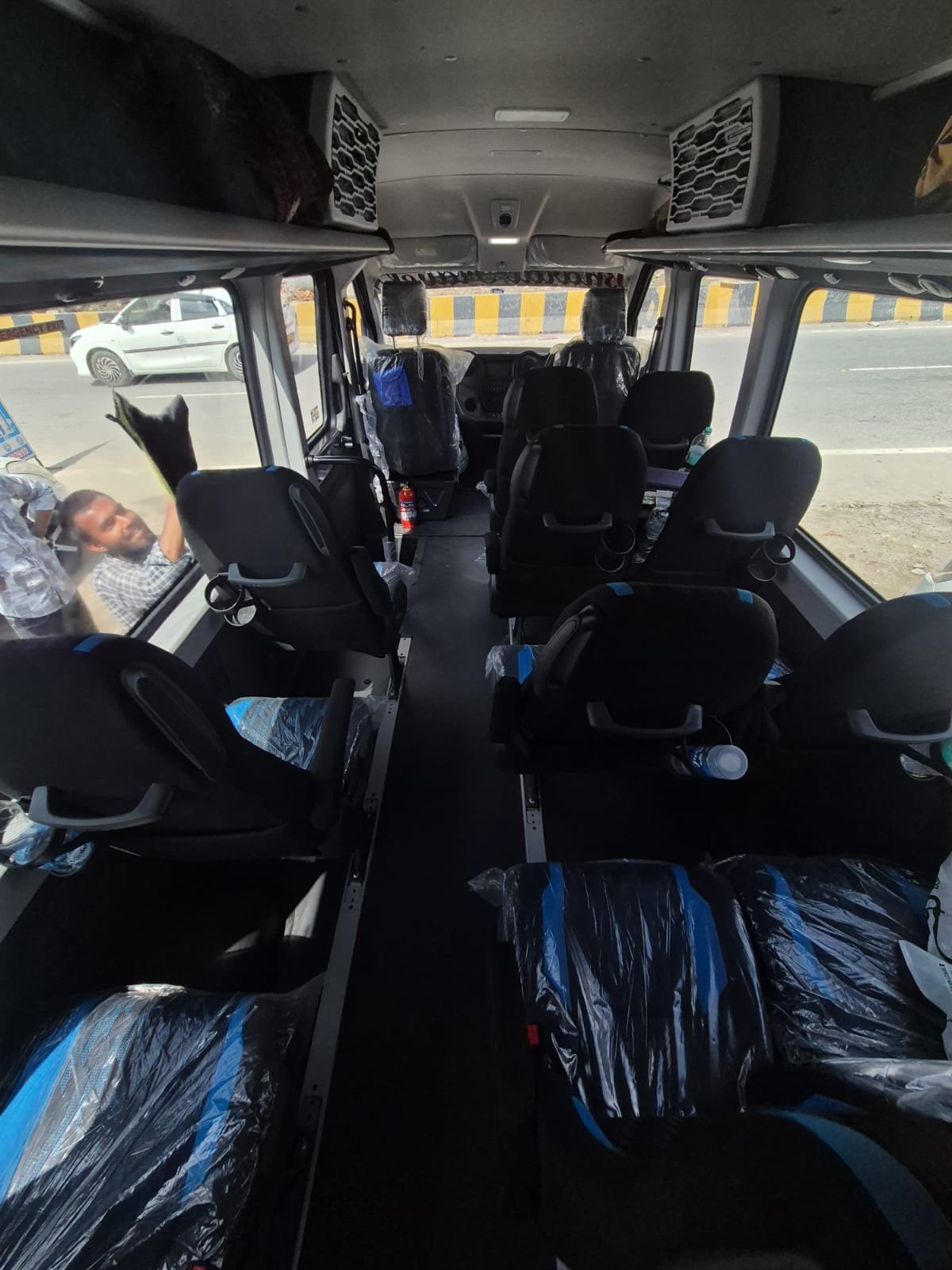 Urbania Tempo Traveller photo 10